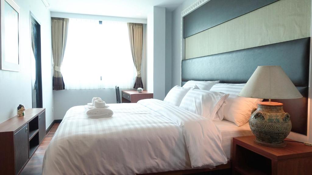 Today Tonight - Deluxe King Room