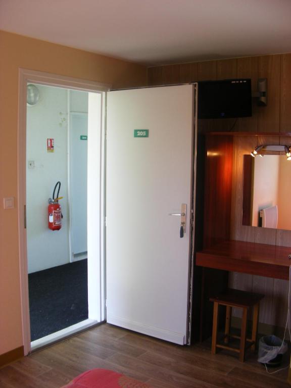 Kuchyň nebo kuchyňský kout v ubytování Fast Hotel Colmar Houssen