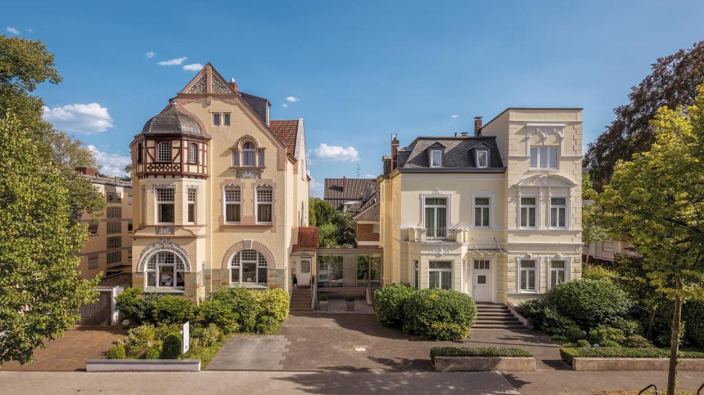 a large brick building with a large window at Boutiquehotel Dreesen - Villa Godesberg in Bonn