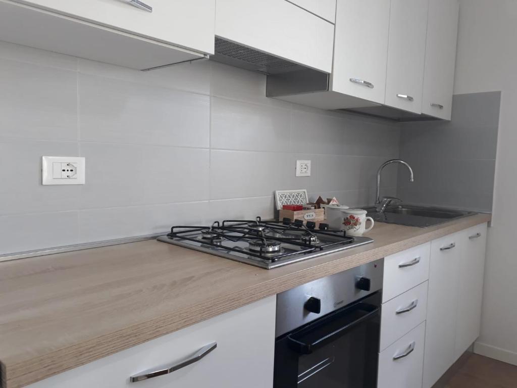 Kuchyň nebo kuchyňský kout v ubytování Appartamento Alba