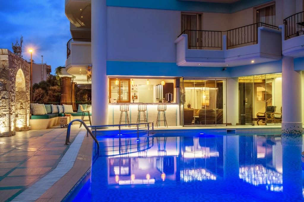 Басейн в Anesis Blue Boutique Hotel або поблизу