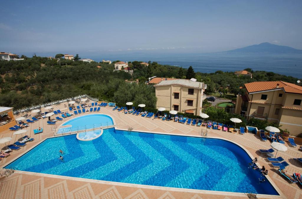 Bazén v ubytování Grand Hotel Vesuvio nebo v jeho okolí