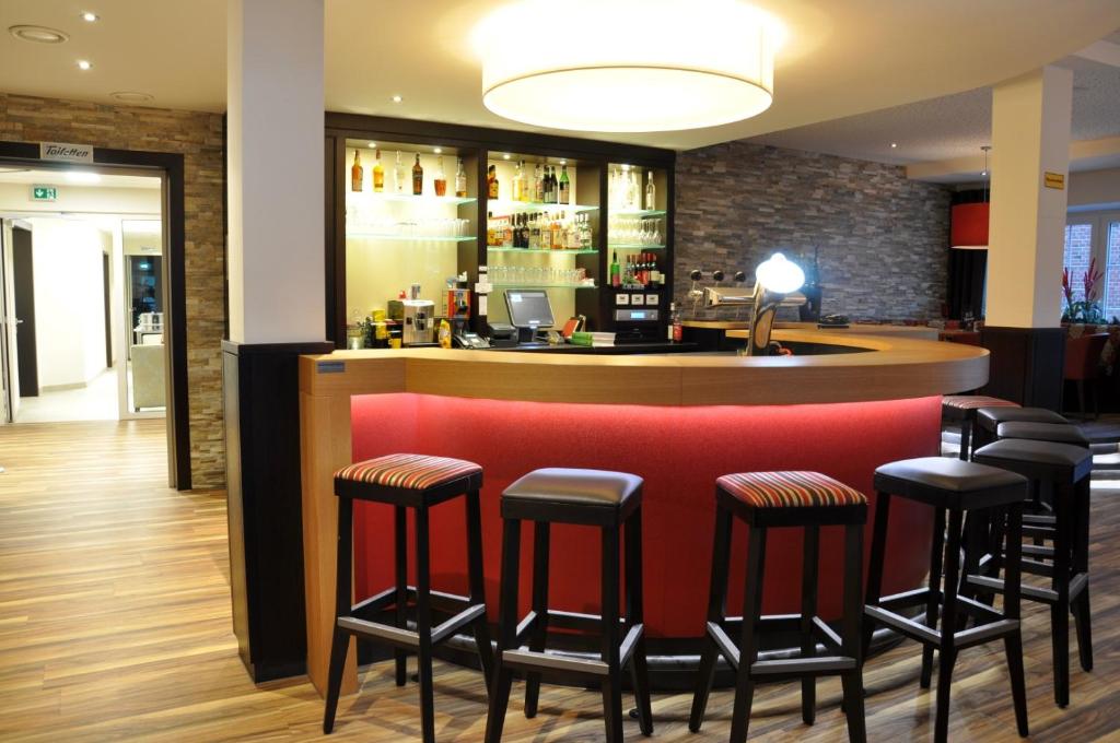 Lounge nebo bar v ubytování Hotel Drei Linden