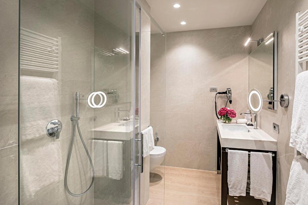 Koupelna v ubytování Hotel Laurin