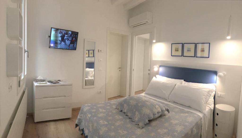 A bed or beds in a room at San Marco Design Suites