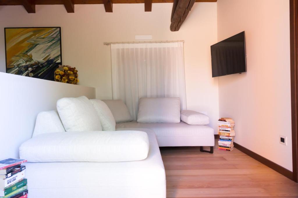 TV a/nebo společenská místnost v ubytování Crystal Luxury House