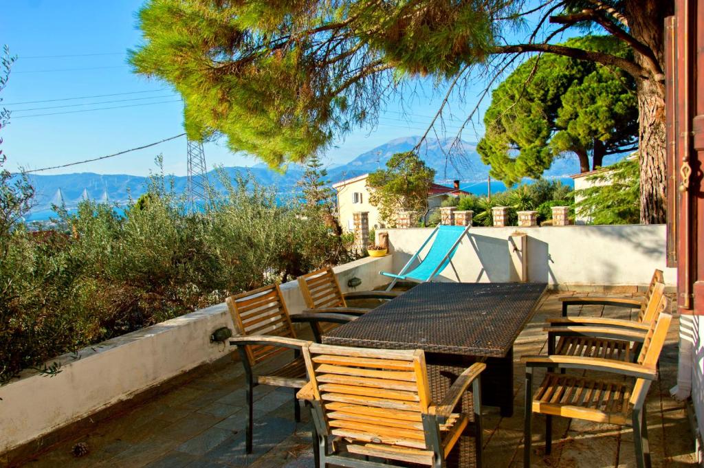 Βίλα Λαδάς, Vila Ladas - Villa