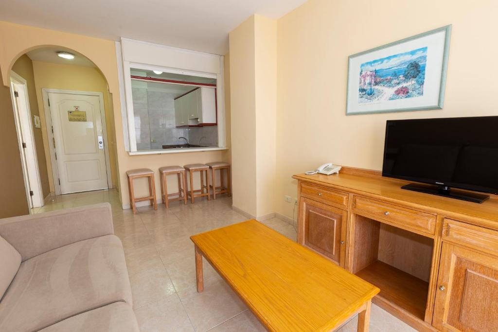 Televízia a/alebo spoločenská miestnosť v ubytovaní Villa De Adeje Beach