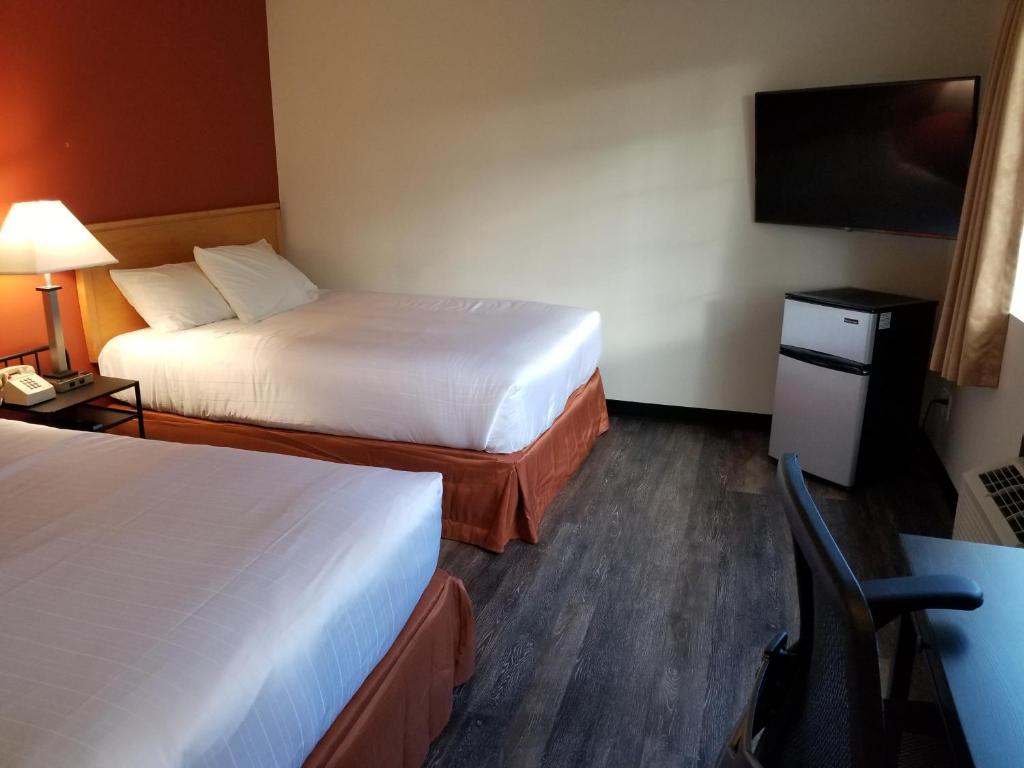 Postel nebo postele na pokoji v ubytování Best Lynnwood Inn