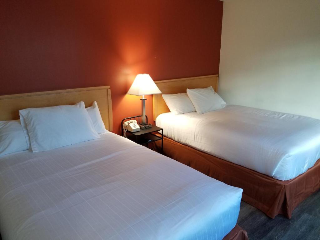 Postel nebo postele na pokoji v ubytování Best Lynnwood Inn
