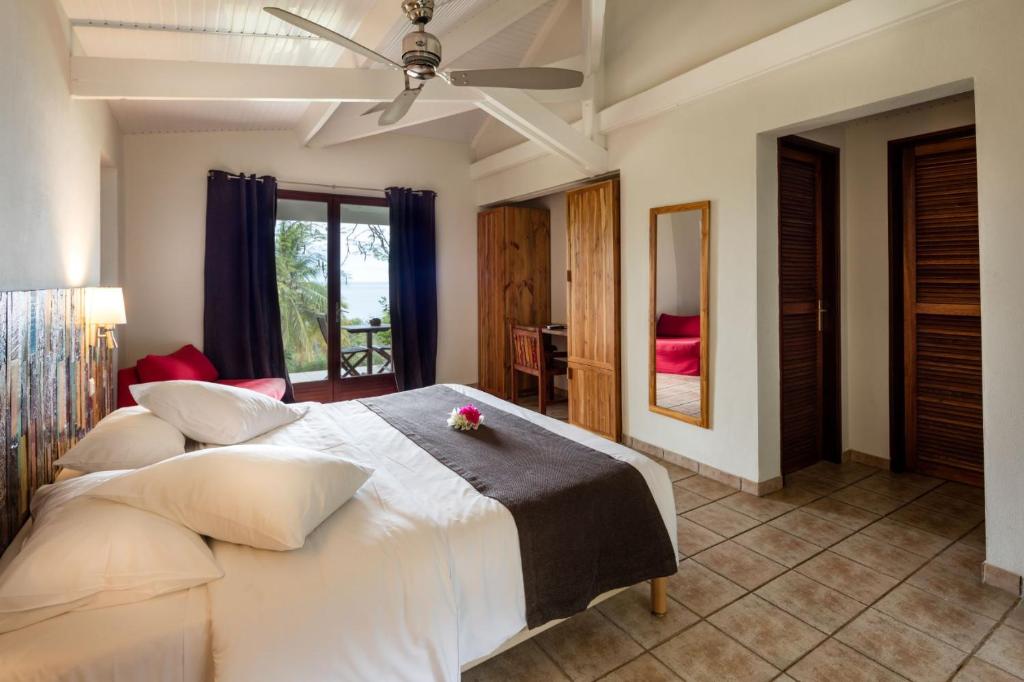 Postel nebo postele na pokoji v ubytování Le Rayon Vert - Hôtel & Restaurant VUE SUR MER