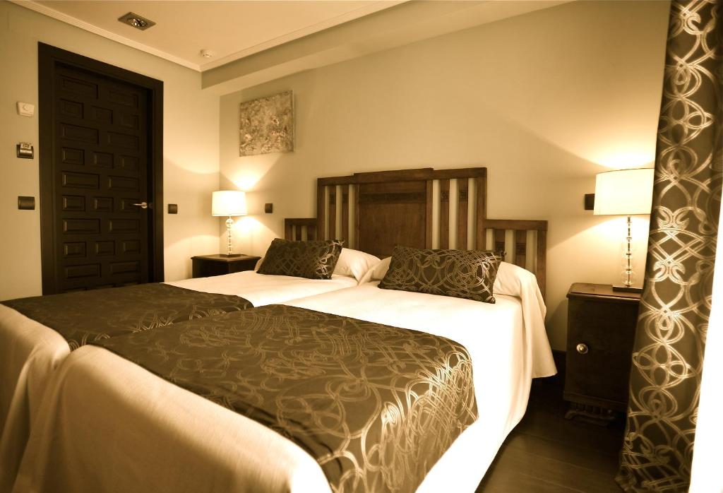 Postel nebo postele na pokoji v ubytování Hotel-Hospedería los Templarios