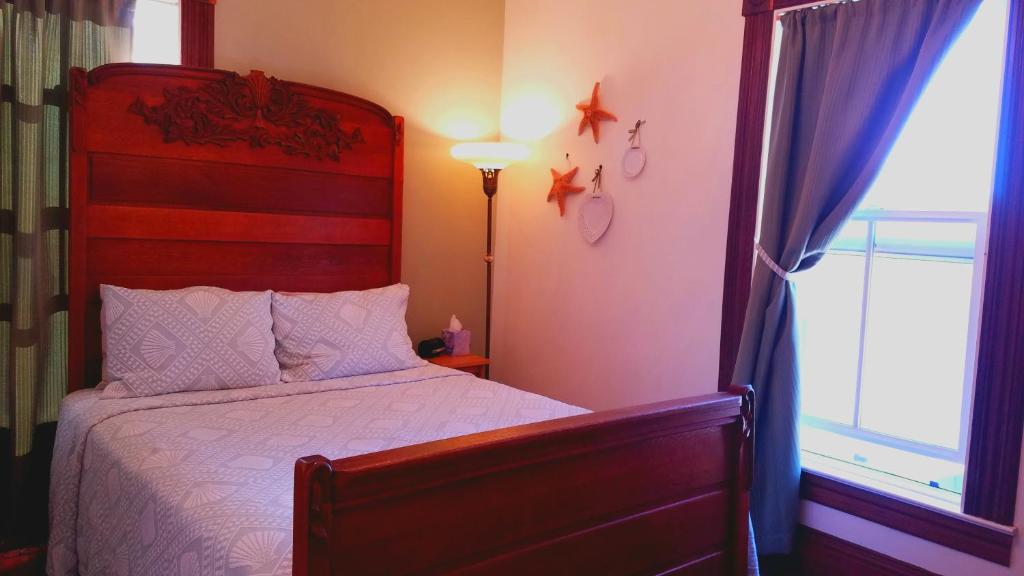 Captain's Inn at Moss Landing - Chambre Reine