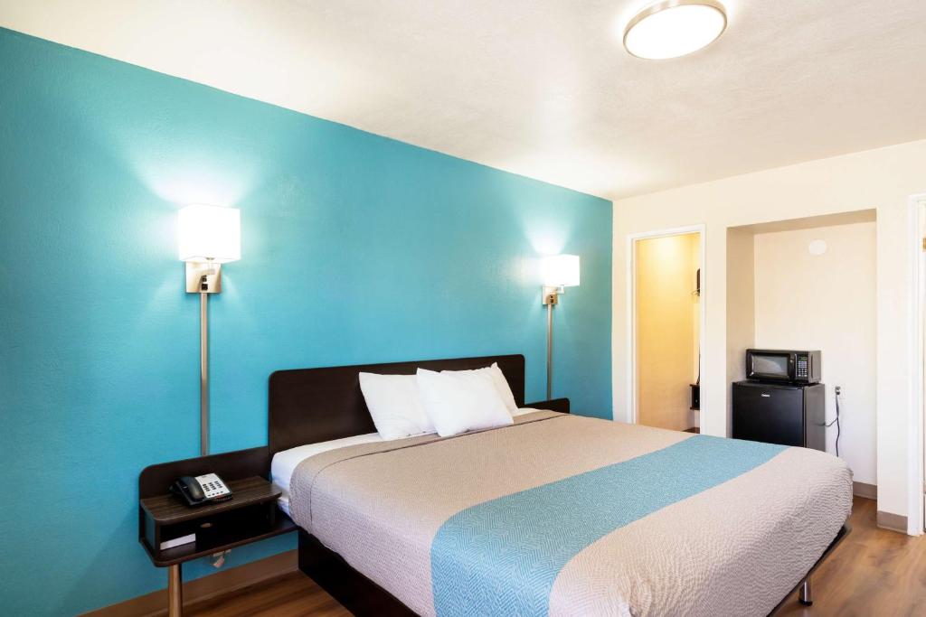 Motel 6-Odessa, TX - 2nd Street - Deluxe King Room - Niet -roken