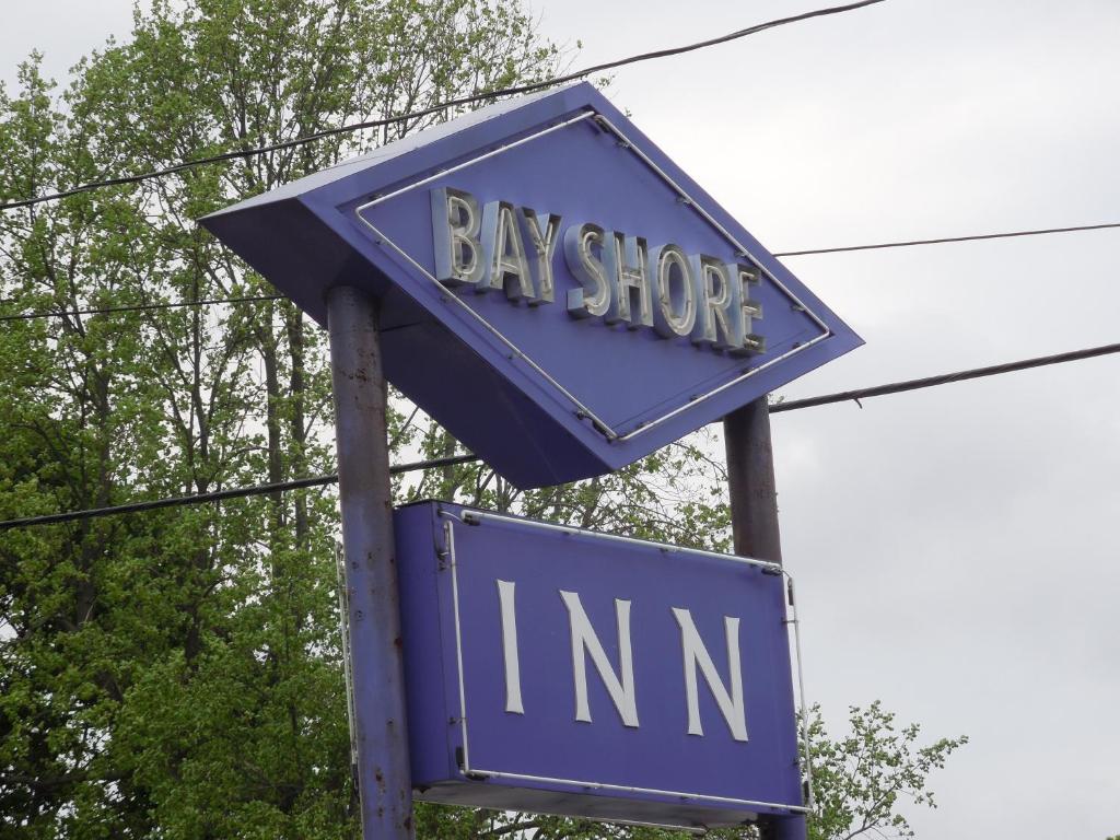 Bay Shore Inn, NY