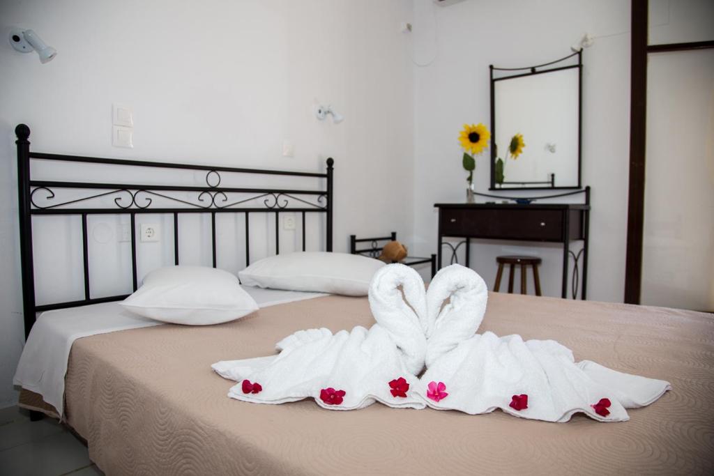 Кровать или кровати в номере Kefalonia Beach Hotel & Bungalows