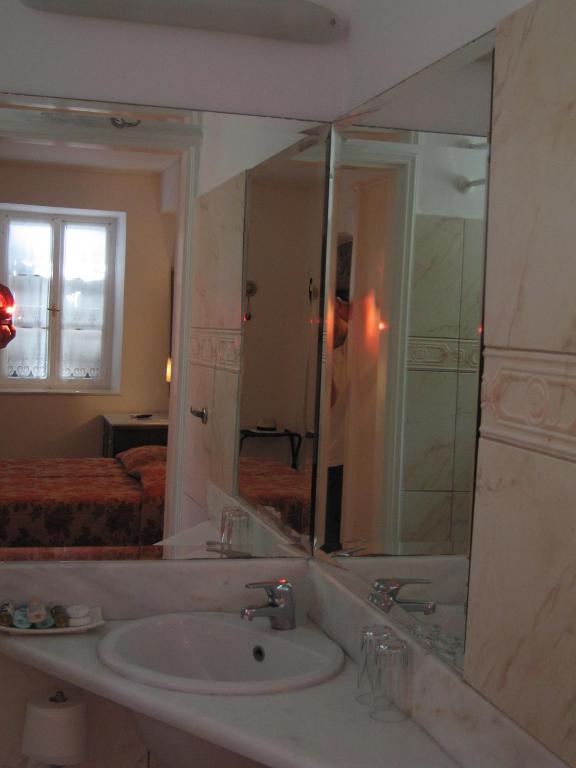 Koupelna v ubytování Mistral Hotel