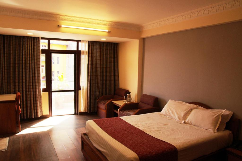Postel nebo postele na pokoji v ubytování Tibet Guest House