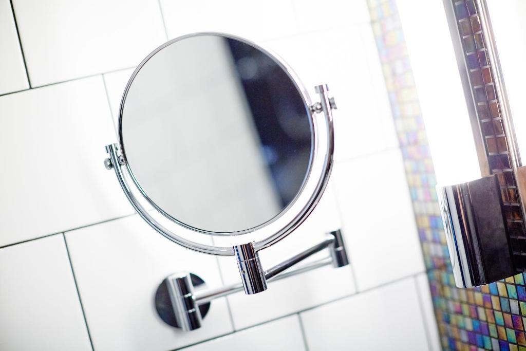 Koupelna v ubytování Vox Hotel