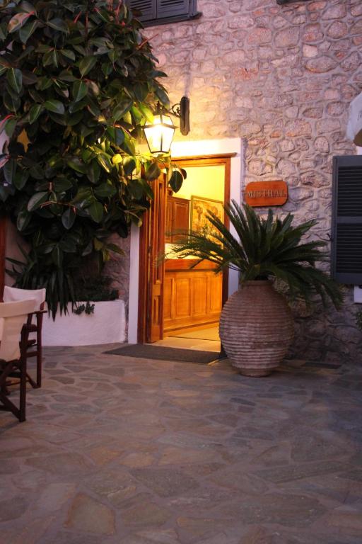 Fotografie z fotogalerie ubytování Mistral Hotel v destinaci Hydra