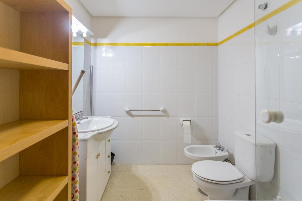 Koupelna v ubytování Comfortable Apartment in Salinetas Beach.