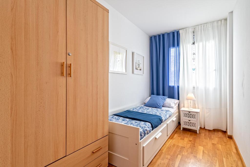 Posteľ alebo postele v izbe v ubytovaní Cálido apartamento con piscina en Barcelona
