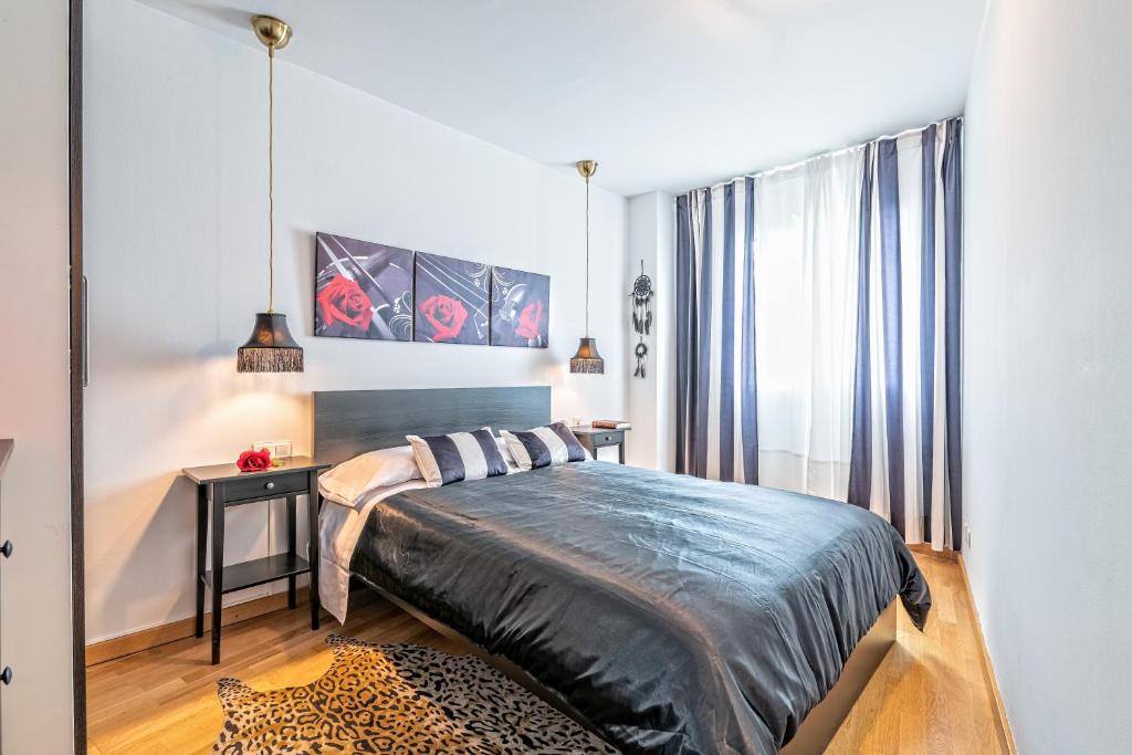 Posteľ alebo postele v izbe v ubytovaní Cálido apartamento con piscina en Barcelona