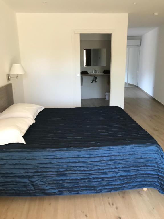 Postel nebo postele na pokoji v ubytování Hôtel l'Alivu