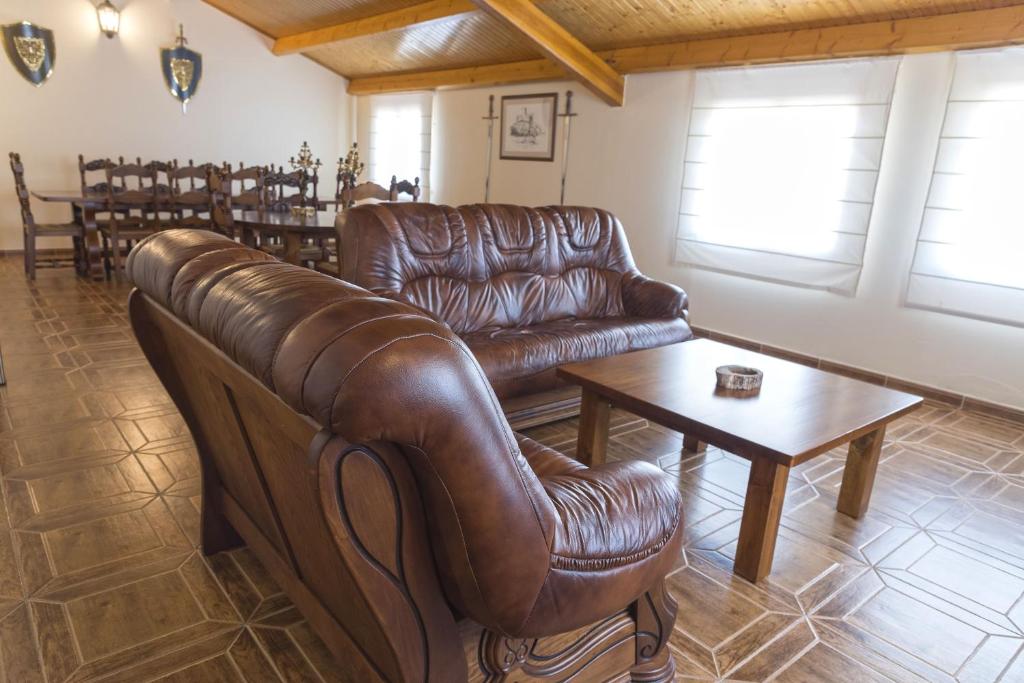 Posedenie v ubytovaní Hotel-Restaurante La Sima