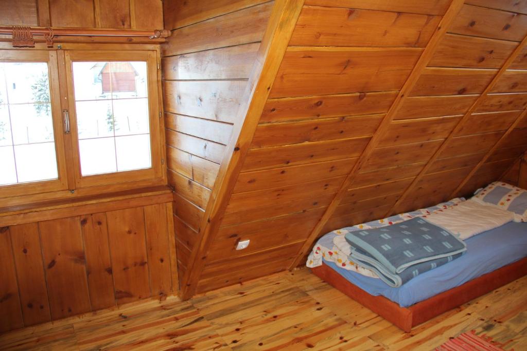 A bed or beds in a room at Vila Zlatibor Tornik