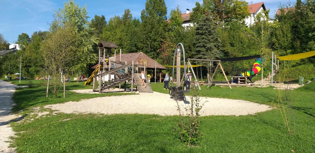 Herní místnost nebo prostor pro děti v ubytování Ferienwohnungen zum Attersee