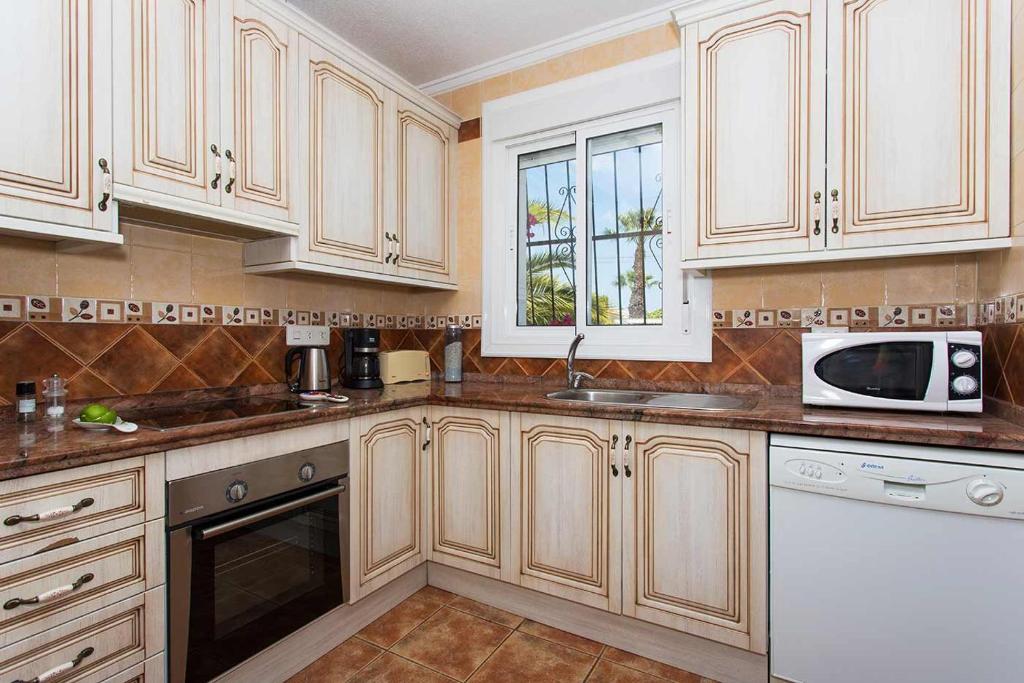 Kuchyň nebo kuchyňský kout v ubytování CH Villa Murillo Ciudad Quesada