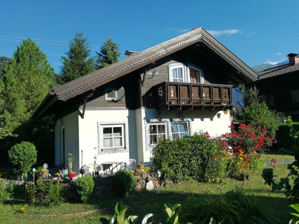 Dārzs pie naktsmītnes Rosis Cottage