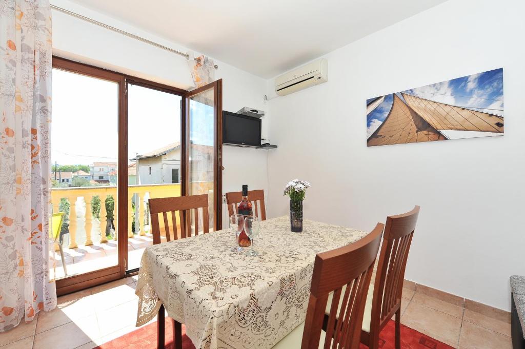 Televízia a/alebo spoločenská miestnosť v ubytovaní Guesthouse Barić