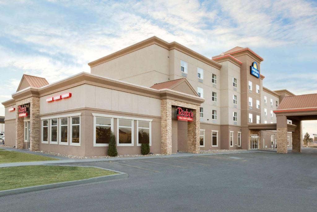 a hotel with a sign on the front of it at Days Inn & Suites by Wyndham Edmonton Airport in Leduc