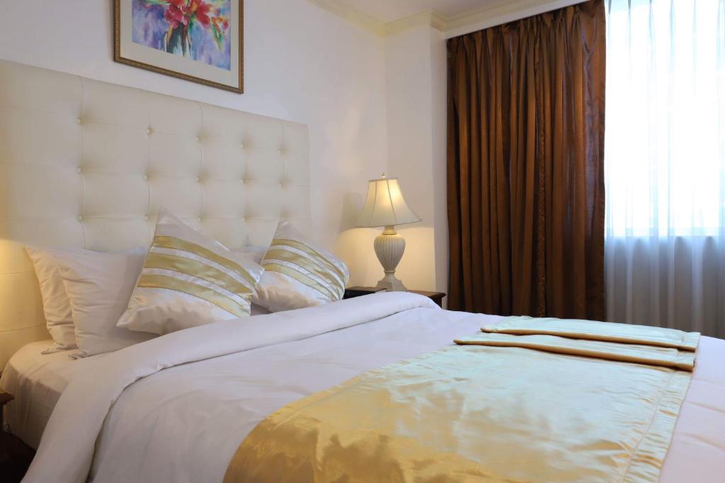 Postel nebo postele na pokoji v ubytování Tiara Oriental Hotel Makati powered by Cocotel