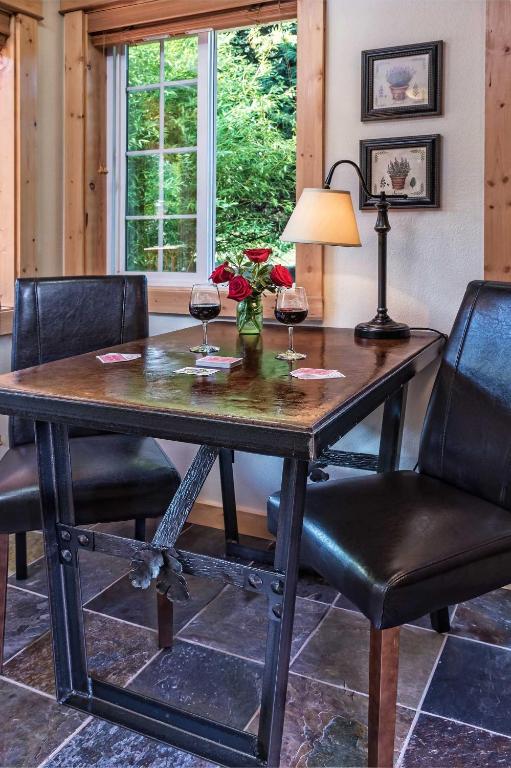 Posezení v ubytování Carson Ridge Luxury Cabins