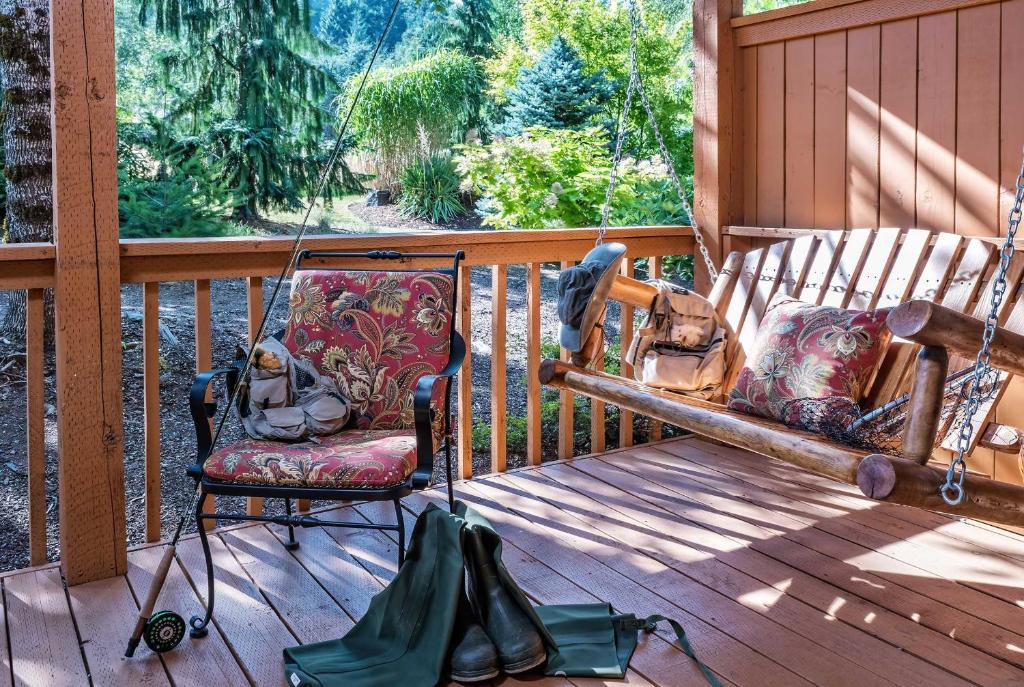Balkón nebo terasa v ubytování Carson Ridge Luxury Cabins