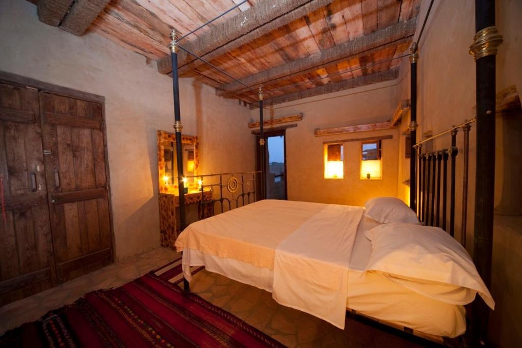 Postel nebo postele na pokoji v ubytování Taziry Ecolodge Siwa