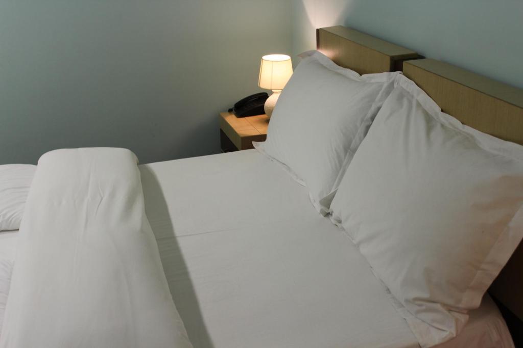 Postel nebo postele na pokoji v ubytování Hotel Piemonte