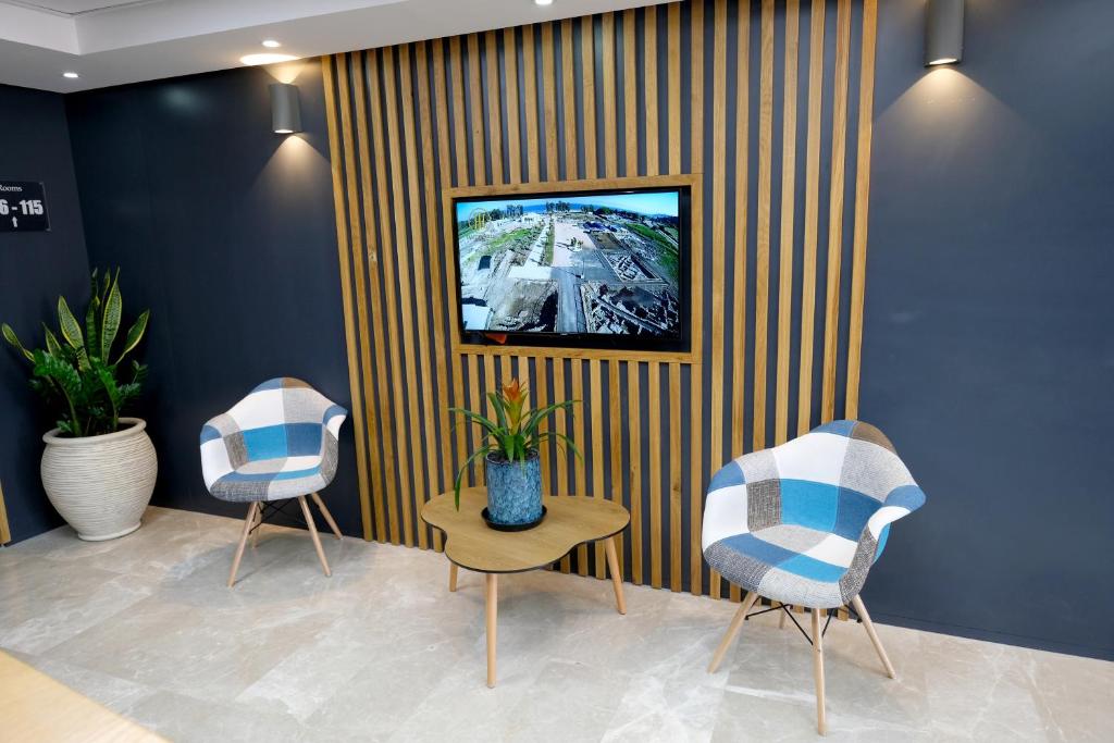 TV a/nebo společenská místnost v ubytování Tantur Hills Hotel - Jerusalem