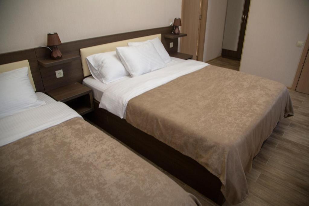 Postel nebo postele na pokoji v ubytování Family Hotel Triston