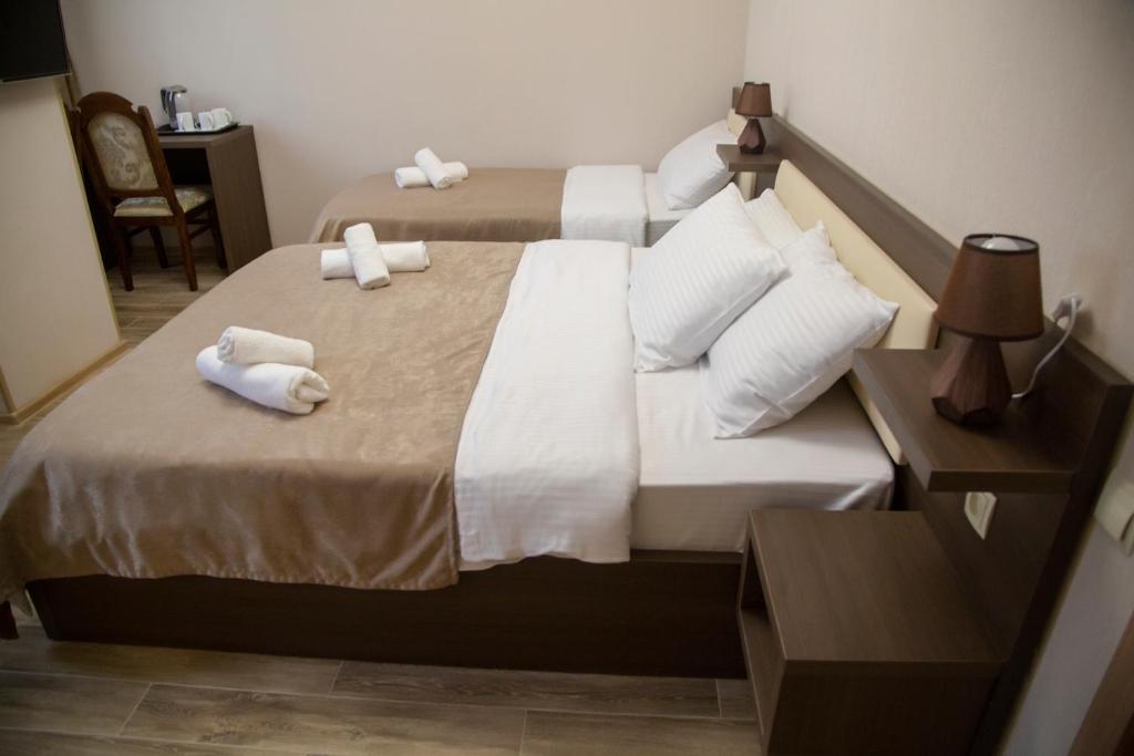 Postel nebo postele na pokoji v ubytování Family Hotel Triston
