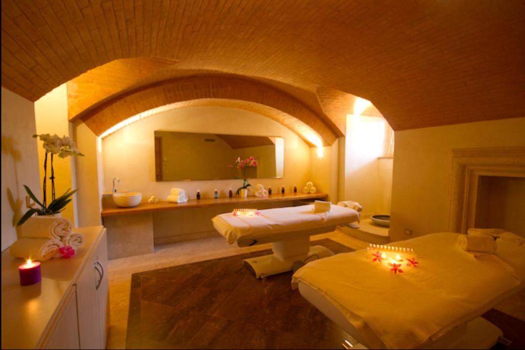 Zaplecze spa i wellness w obiekcie Castello di Velona Resort, Thermal SPA & Winery