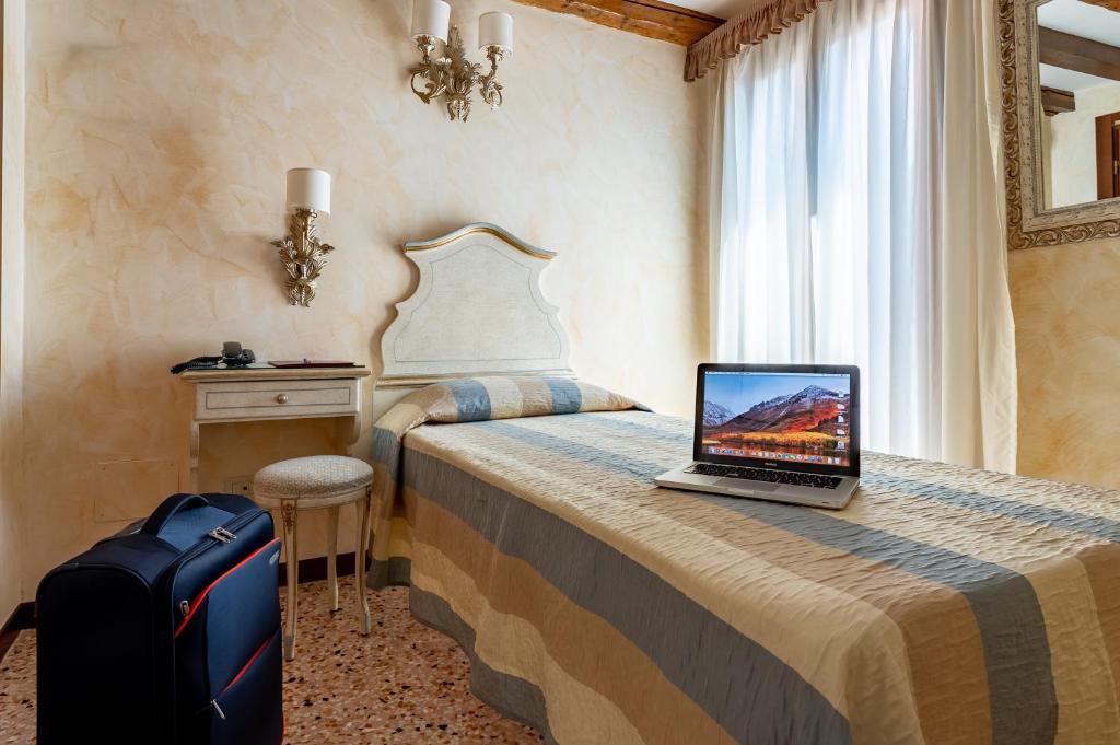 TV a/nebo společenská místnost v ubytování Hotel Mercurio