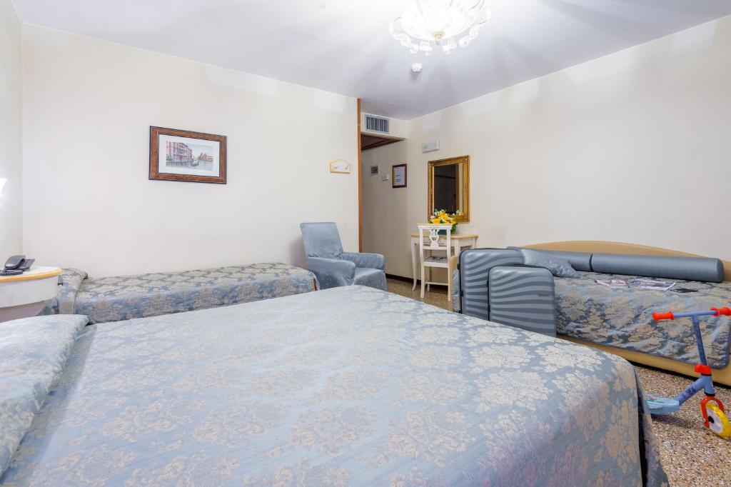 Postel nebo postele na pokoji v ubytování Hotel Mercurio