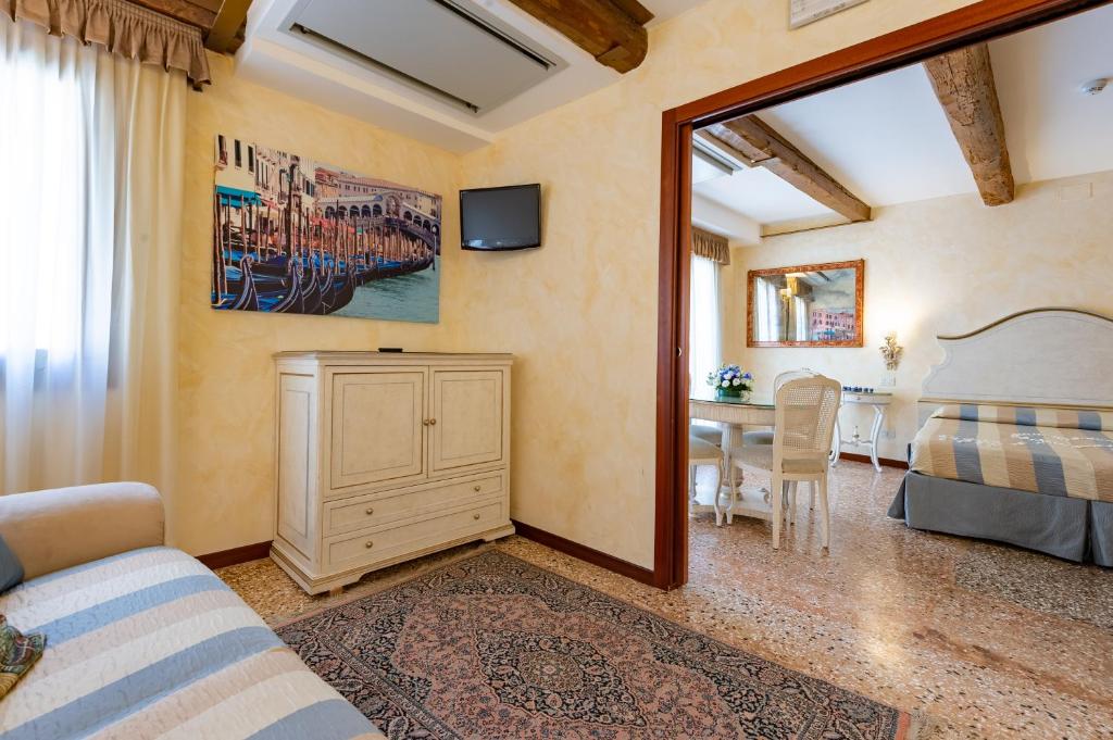 Postel nebo postele na pokoji v ubytování Hotel Mercurio
