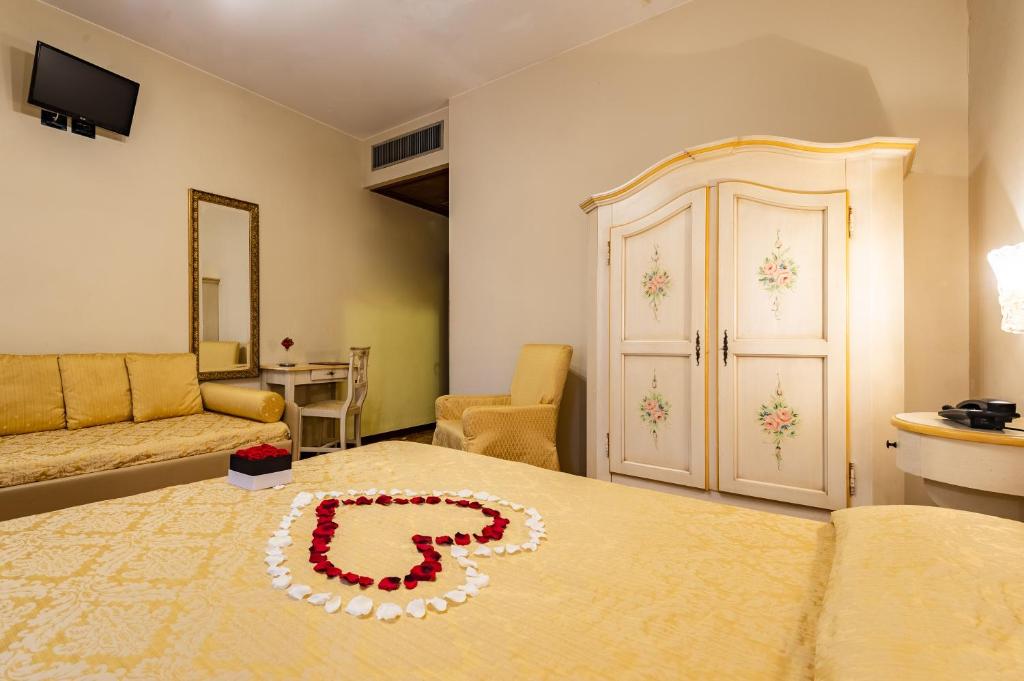Postel nebo postele na pokoji v ubytování Hotel Mercurio