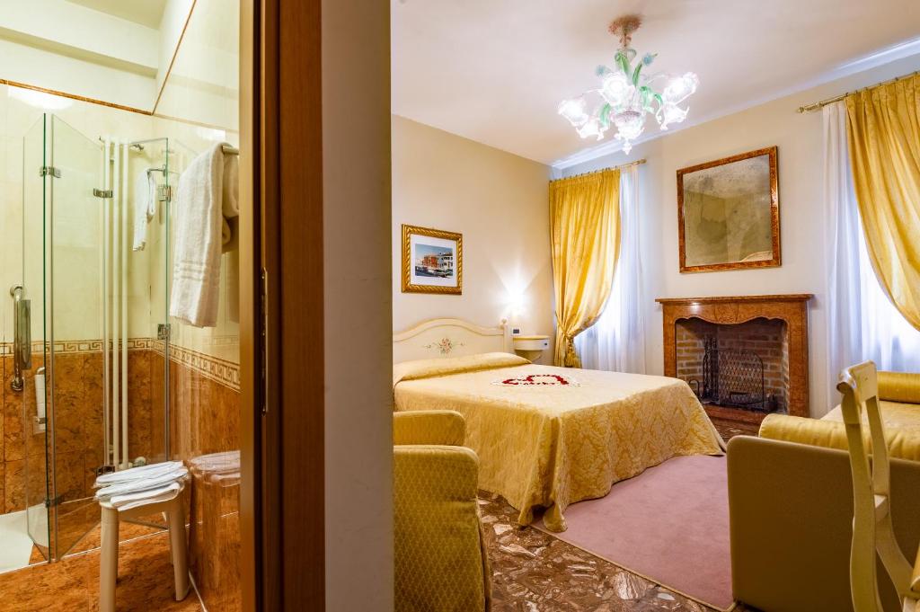 Postel nebo postele na pokoji v ubytování Hotel Mercurio