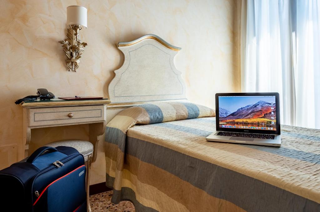 TV a/nebo společenská místnost v ubytování Hotel Mercurio